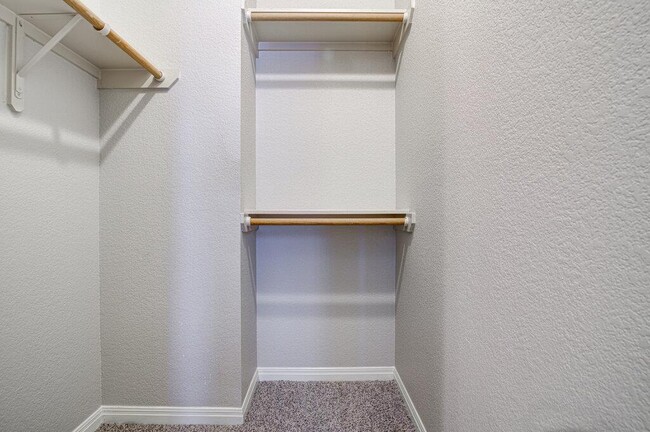 Building Photo - 1702 Singleton Ave