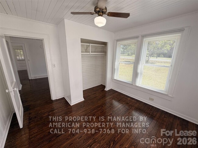 Building Photo - 1604 Carolina Ave