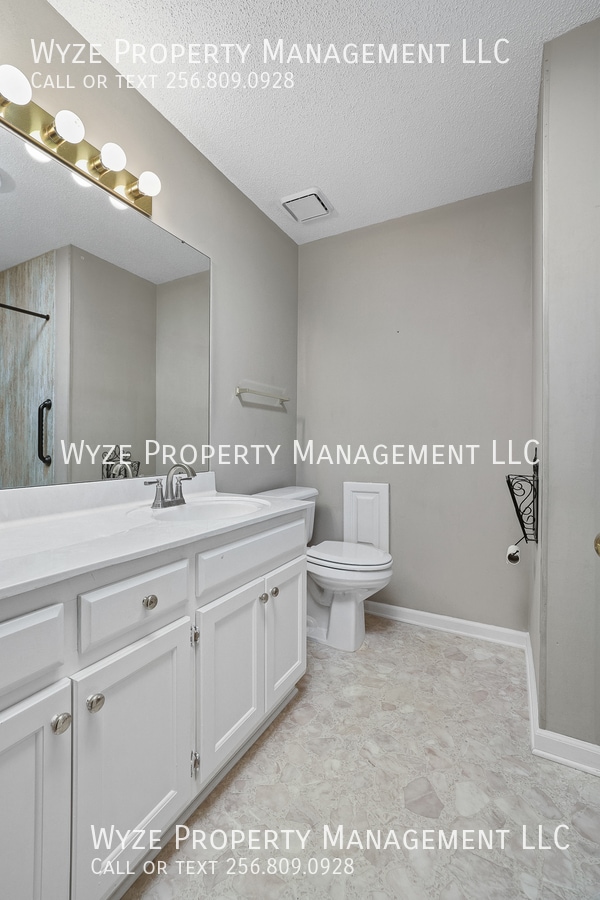 Building Photo - 2202 Manchester Cir SW