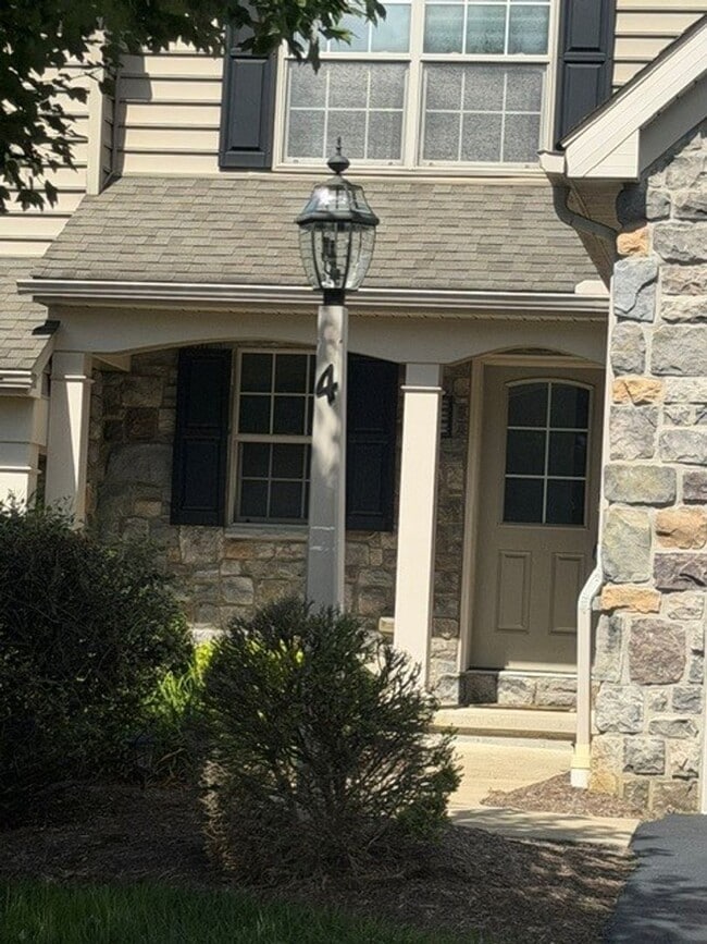 Building Photo - 4 Southbrook Dr