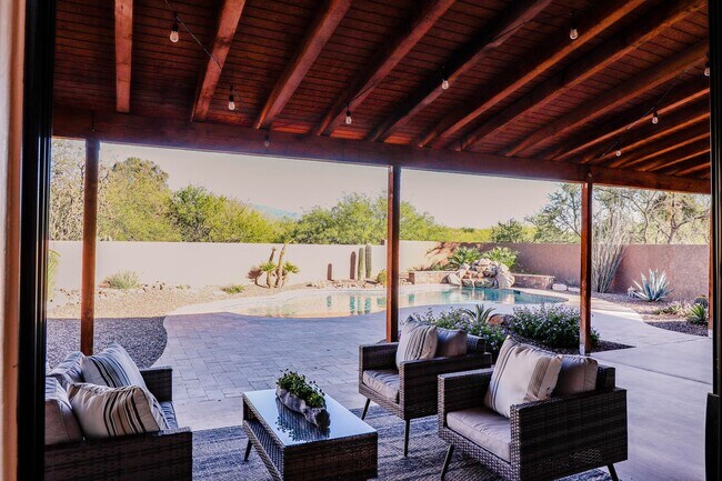 Building Photo - Contemporary Desert Beauty with Pool