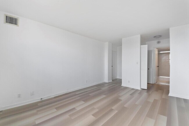 Building Photo - 1625 SE 10th Ave