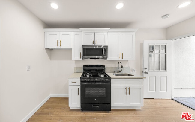 Building Photo - 10320 Mather Ave