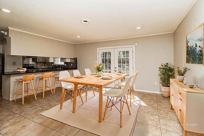 Building Photo - 1343 Springdale Dr