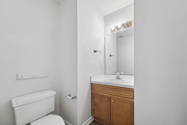 Building Photo - 131 Autumn Ridge Dr