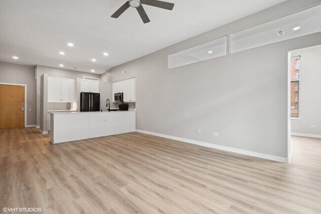 Building Photo - 939 W Madison St