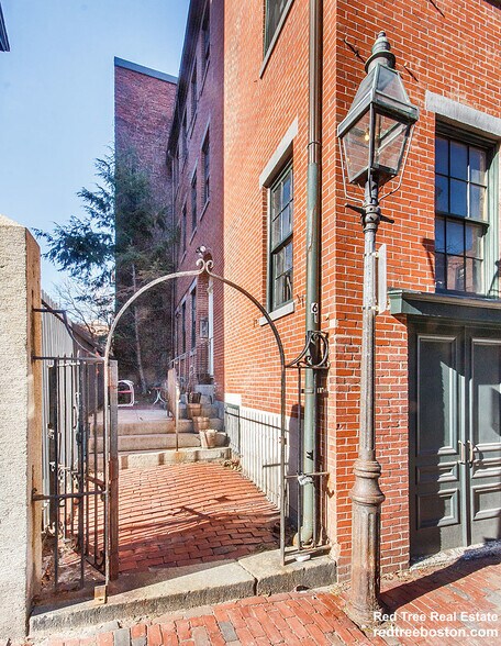 Building Photo - 45 Anderson St