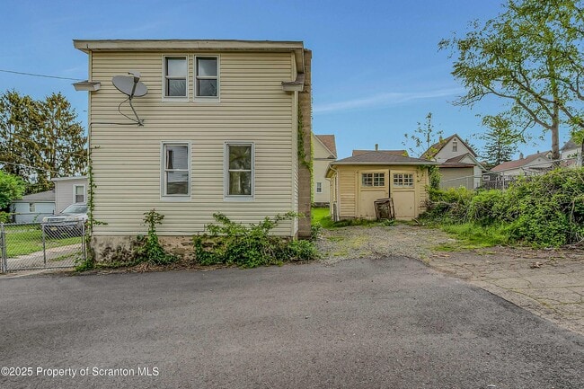 Building Photo - 918 Maple St