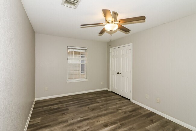 Building Photo - 11118 Opatrny Meadows Ln