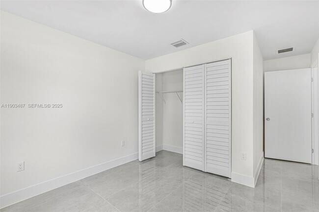 Building Photo - 933 NW 50th St