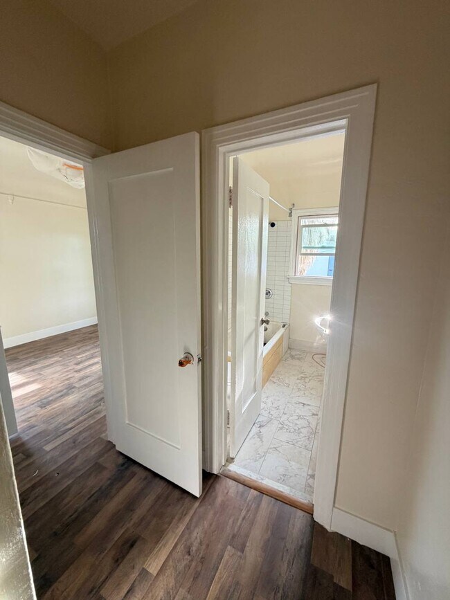 Building Photo - 358 Orange Ave