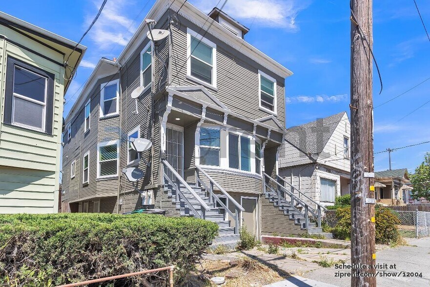 Building Photo - 3321 Adeline St