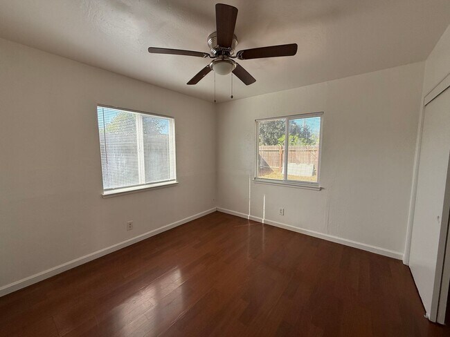 Building Photo - 4590-4592 73rd St, Sacramento, CA 95820