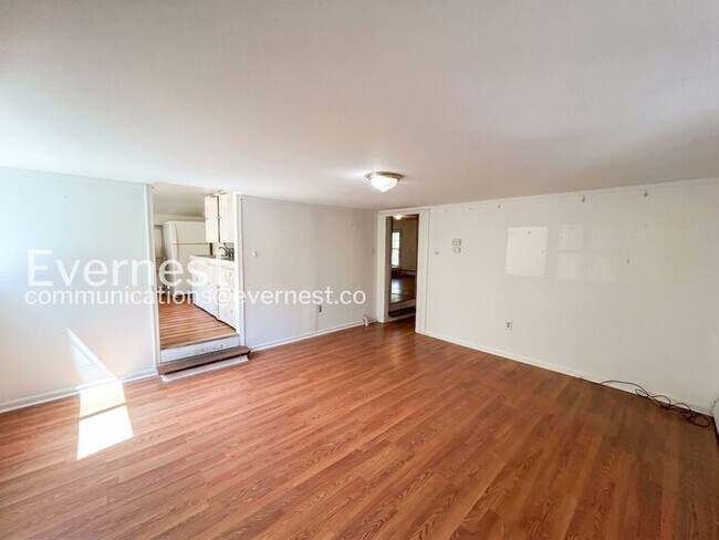 Building Photo - 305 N Boundary St