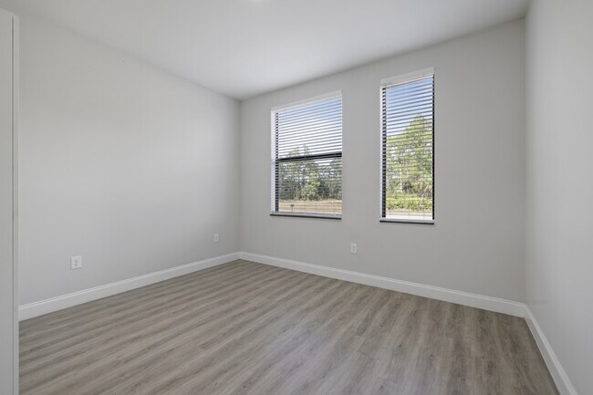 Building Photo - 679 Windermere Dr