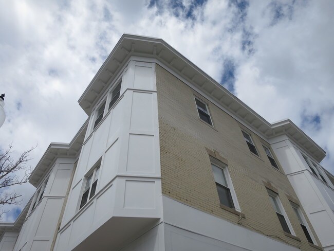 Primary Photo - 1131 Broadway