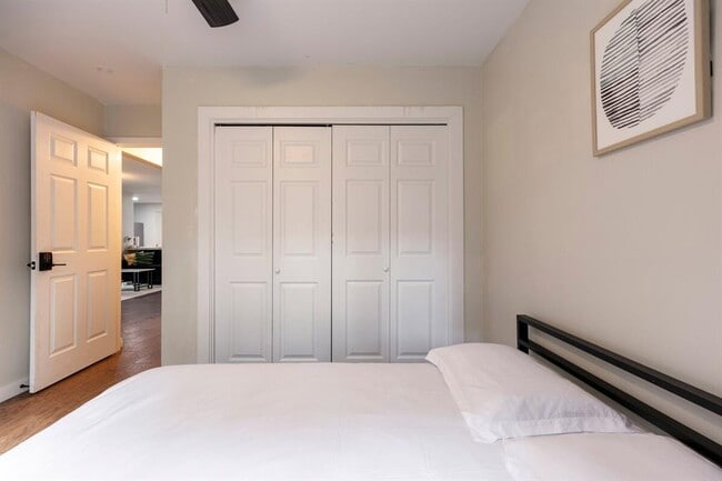 Building Photo - 1707 Deerfield Dr