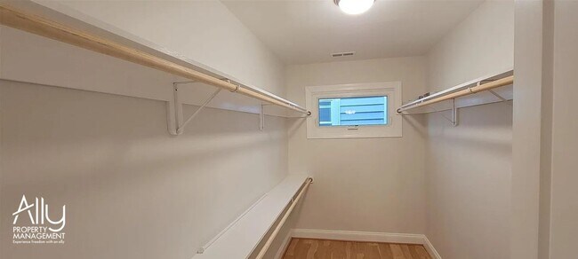 Building Photo - 290 Windfield Cir