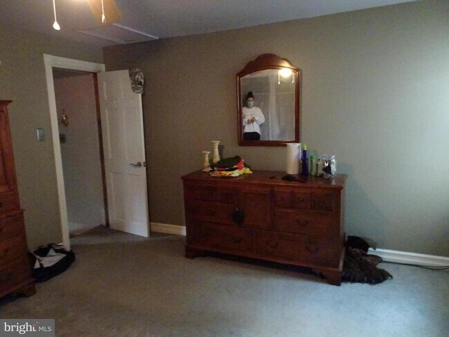 Building Photo - 616 Delaware St