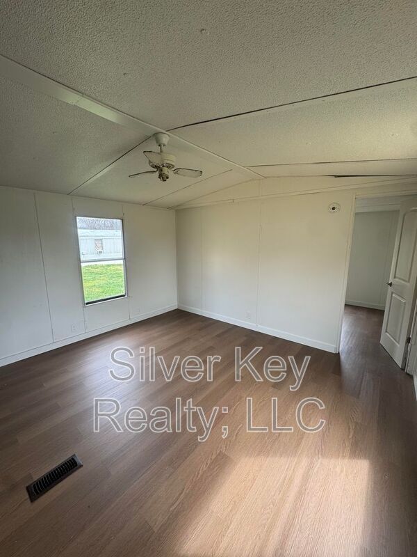 Building Photo - 3631-3637 Sweetwater Vonore Road