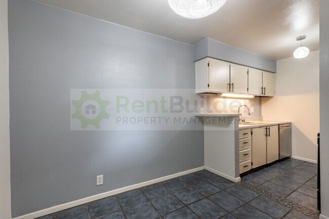 Building Photo - **ALL UTILITIES ARE INCLUDED!!  REDUCED PRICE FOR JUNE!