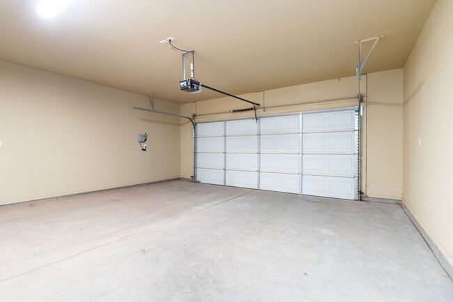 Building Photo - 9635 Mossberg St