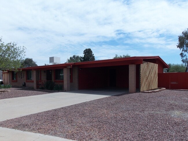 Building Photo - 2351 W Placita Algodon