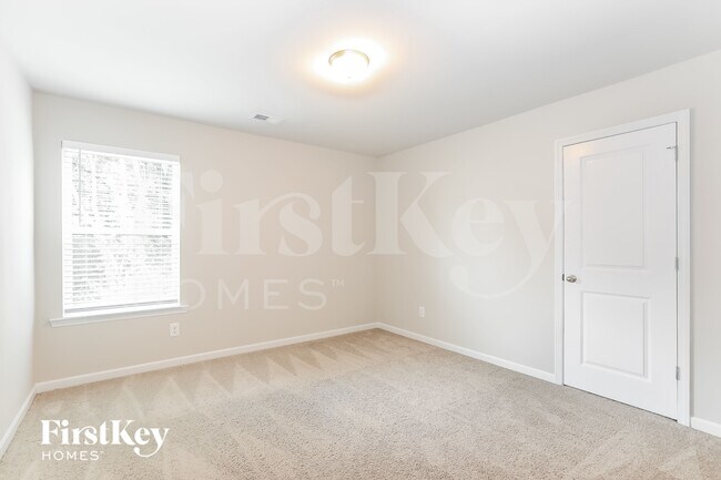 Building Photo - 220 Wellbrook Dr