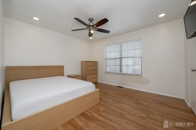 Building Photo - 57 Boston St