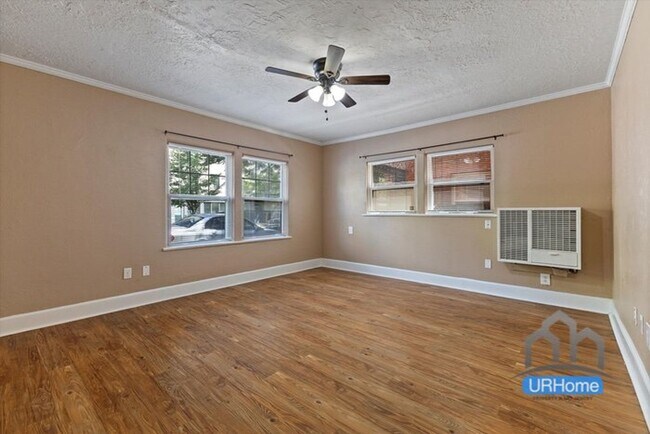 Building Photo - Charming Portland Studio – Prime Walkable Location, $1,100