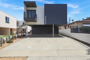 Building Photo - 2422 Meadowvale Ave