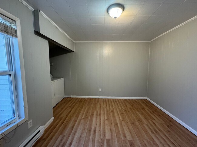 Building Photo - 307 N. Oak