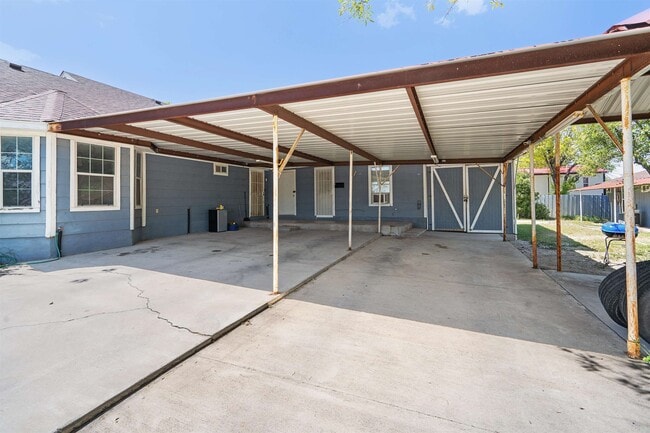 Building Photo - 201 Edward Dr