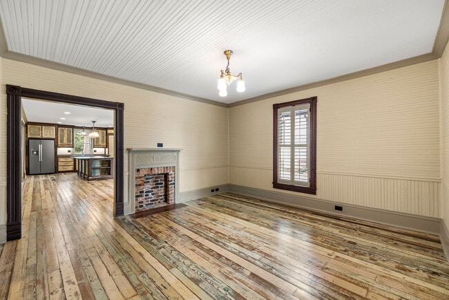 Building Photo - 479 W Park St