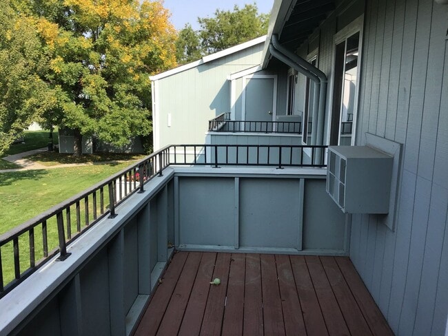 Building Photo - Apartment in Carson Park Condominium