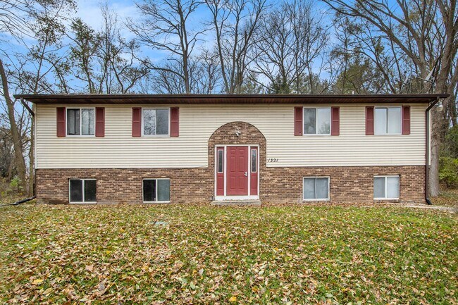 Building Photo - $1049 Renovated 2 bedroom 1 bathroom apartment with wooded views and patio