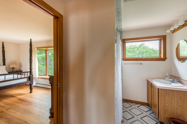 Building Photo - 35 Parsons Beach Rd