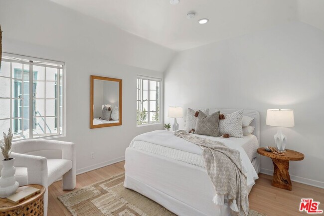 Building Photo - 9677 Charleville Blvd