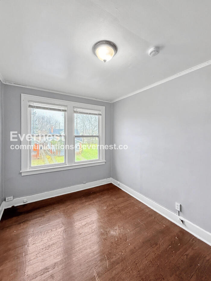 Building Photo - 9351 Woodside St