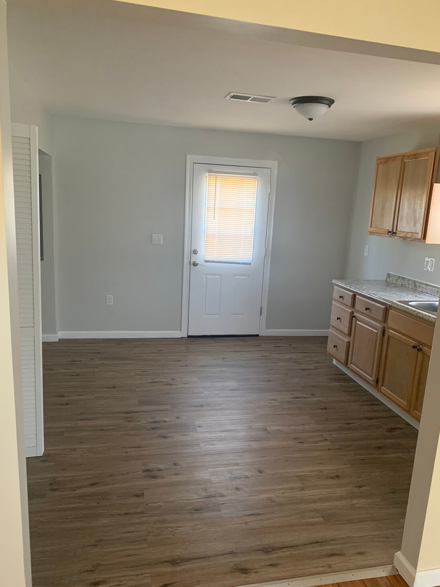 Building Photo - 709 Flintridge Dr