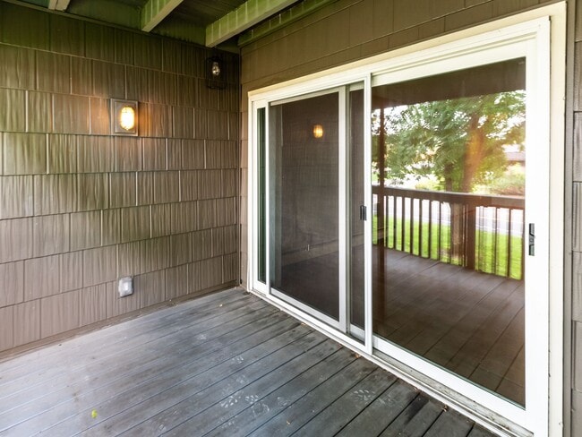 Building Photo - Charming One Bedroom In Roseville