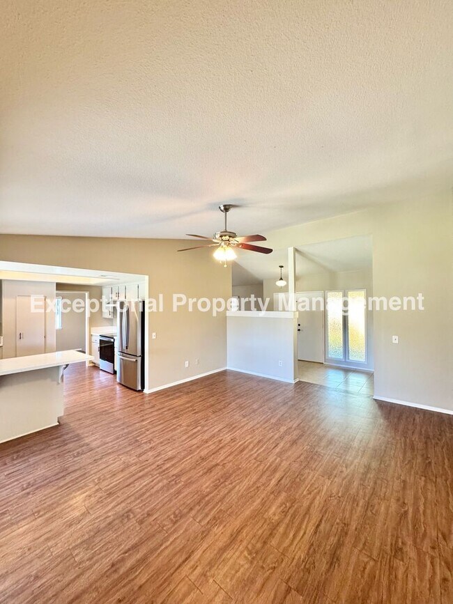 Building Photo - Ready to move in 4 bedroom 2 bath home!