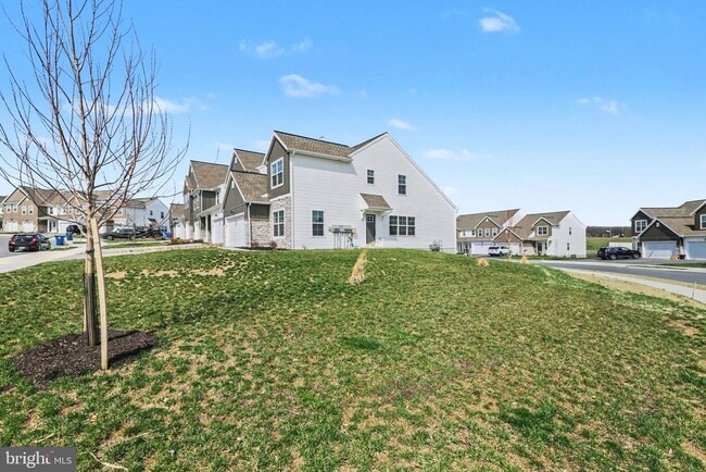 Building Photo - 7884 Oakbrook Dr