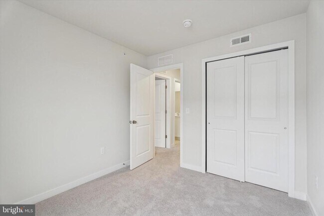 Building Photo - 19 E Front St