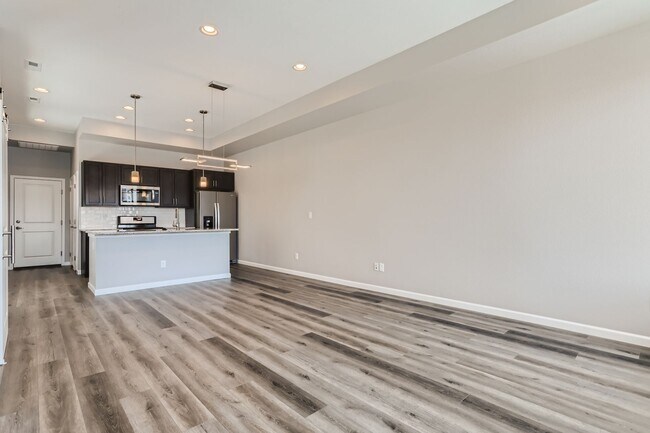 Building Photo - Stunning 3 Bed 2 1/2 Bath Home - Move in Special!