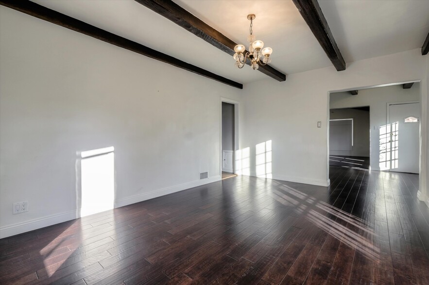 Building Photo - 366 S Crescent Heights Blvd