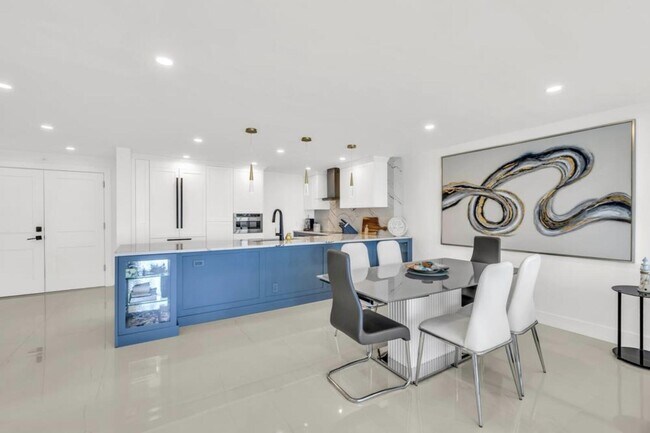 Building Photo - 3000 S Ocean Blvd