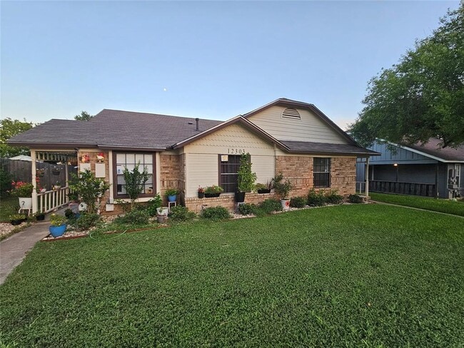 Building Photo - 12303 Alderbrook Dr