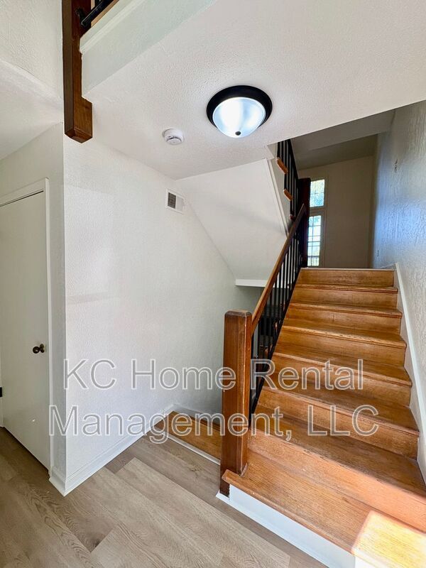 Building Photo - 10205 CedarBrooke Ln