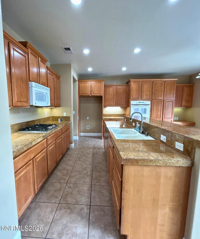 Building Photo - 635 Ubaldo Ct